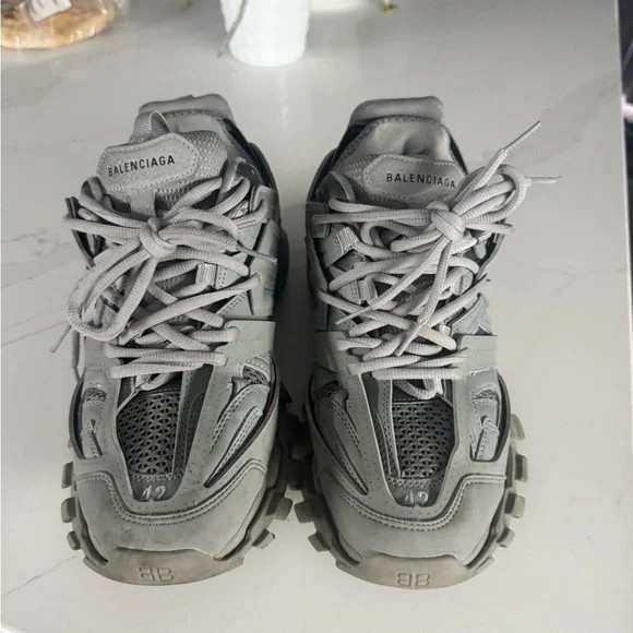 Balenciaga - Picture 1 of 4